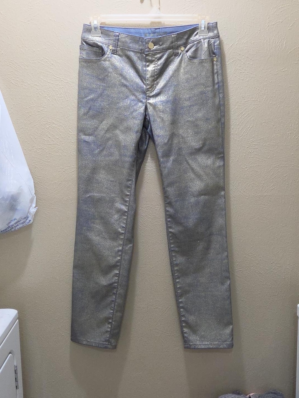 Chico’s Platinum metallic silver jeans in women’s size 0
